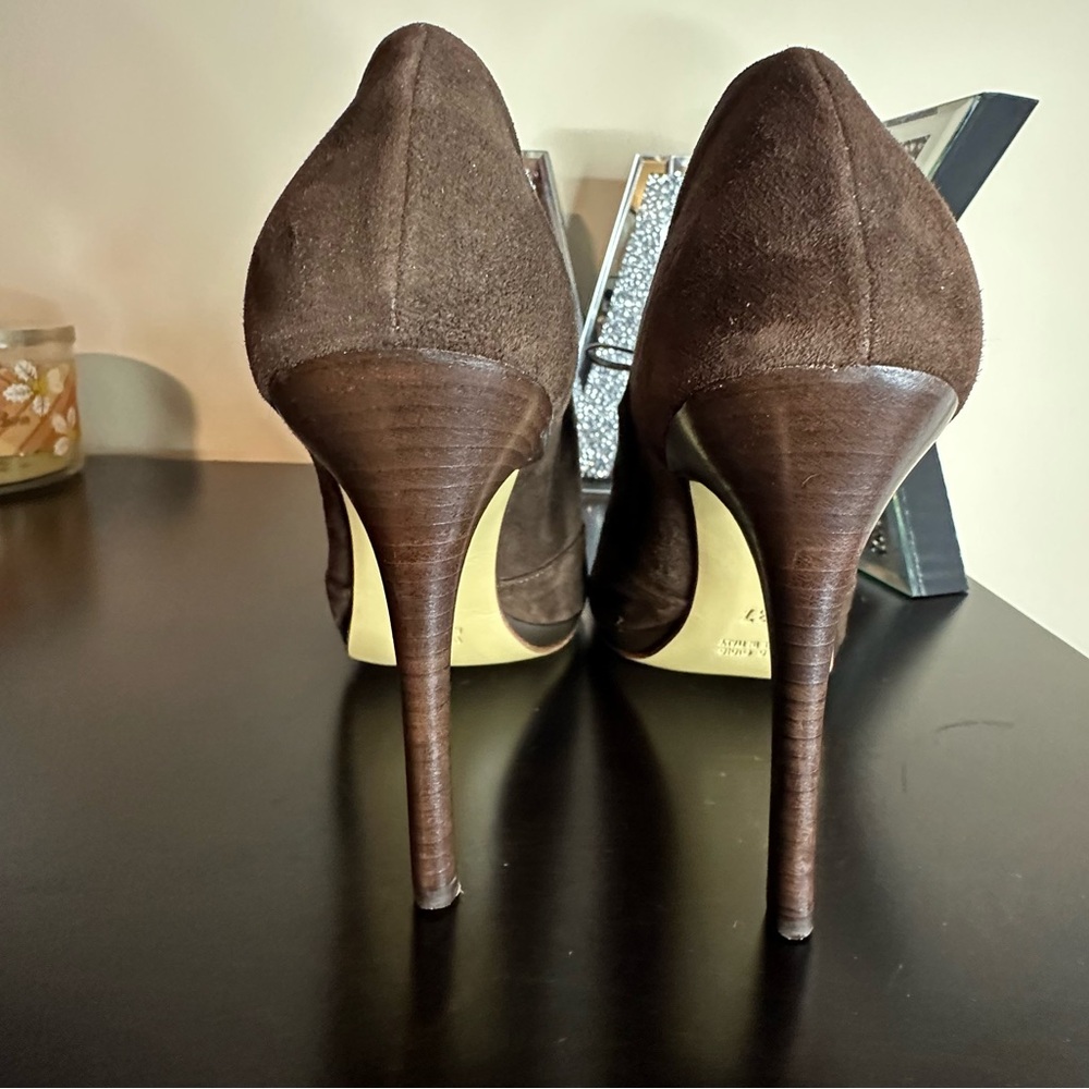 Yosh Collection Suede Rounded Toe Heels - Picture 4 of 11